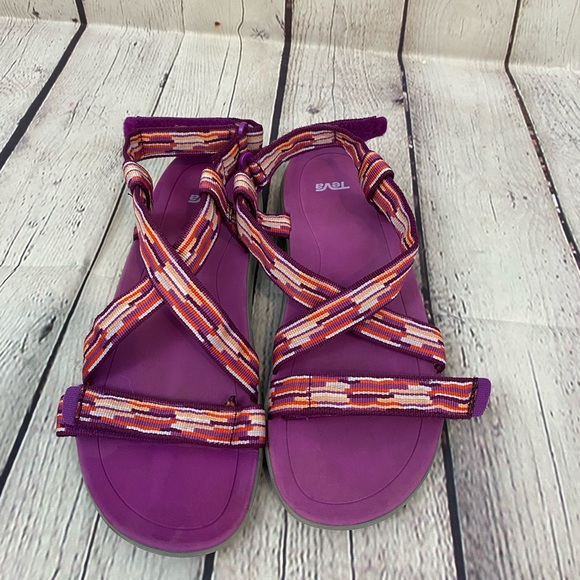 teva criss cross sandals